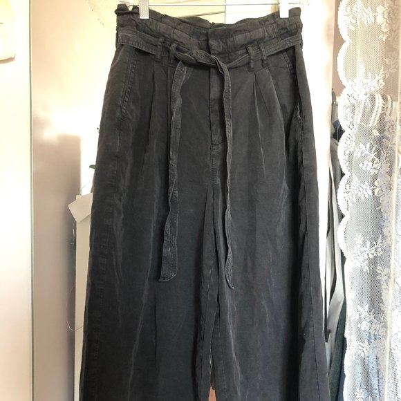 Cropped high-waist pants - Picture 2 of 3